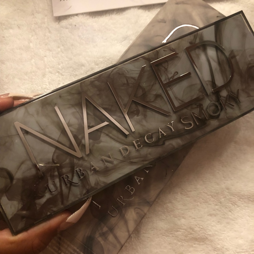 Urban decay Smokey eyeshadow palette